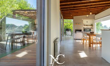 Casa en Venta en Costa Esmeralda con gas natural