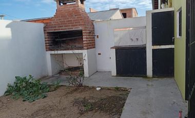 Casa en venta - 2 Dormitorios 1 Baño - Mar del Tuyú