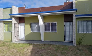 Casa en venta - 2 Dormitorios 1 Baño - Mar del Tuyú