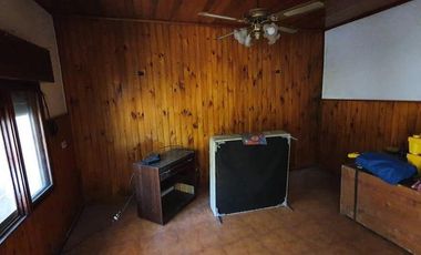 Propiedad con 2 locales al frente