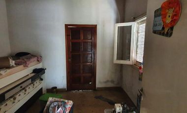 Propiedad con 2 locales al frente