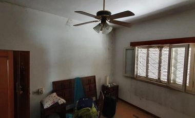 Propiedad con 2 locales al frente