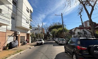 Departamento 3 ambientes con patio y cochera - Olivos