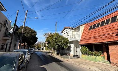 Departamento 3 ambientes con patio y cochera - Olivos