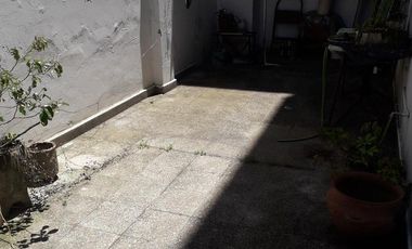 Departamento 3 ambientes con patio y cochera - Olivos