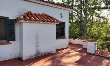 VENTA CASA DE ESTILO 3 DORMITORIOS, PISCINA Y COCHERA - OLIVEROS