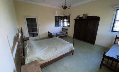 VENTA CASA DE ESTILO 3 DORMITORIOS, PISCINA Y COCHERA - OLIVEROS