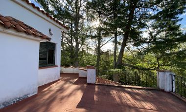 VENTA CASA DE ESTILO 3 DORMITORIOS, PISCINA Y COCHERA - OLIVEROS
