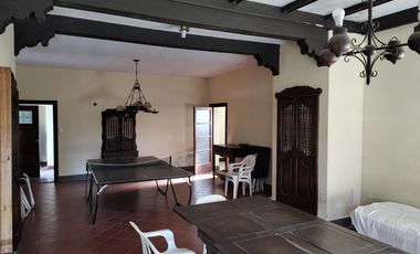 VENTA CASA DE ESTILO 3 DORMITORIOS, PISCINA Y COCHERA - OLIVEROS