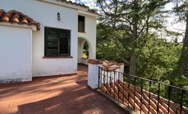 VENTA CASA DE ESTILO 3 DORMITORIOS, PISCINA Y COCHERA - OLIVEROS