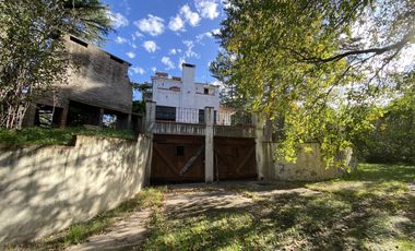 VENTA CASA DE ESTILO 3 DORMITORIOS, PISCINA Y COCHERA - OLIVEROS