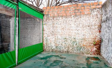 VENTA CASA 5 AMB, CON PATIO Y COCHERA EN LANUS ESTE