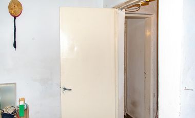 VENTA CASA 5 AMB, CON PATIO Y COCHERA EN LANUS ESTE