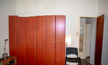 VENTA CASA 5 AMB, CON PATIO Y COCHERA EN LANUS ESTE