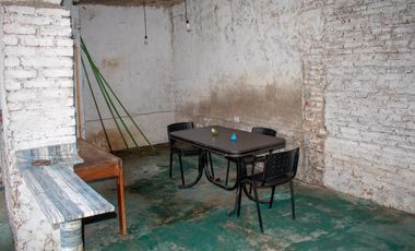 VENTA CASA 5 AMB, CON PATIO Y COCHERA EN LANUS ESTE