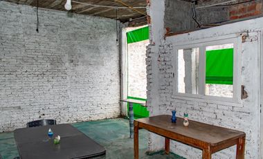 VENTA CASA 5 AMB, CON PATIO Y COCHERA EN LANUS ESTE