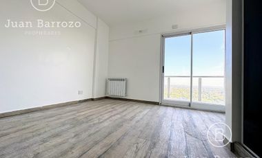 Penthouse de 4 ambientes en venta en Temperley. 2 cocheras, patio y piscina propia.