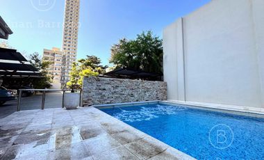 Penthouse de 4 ambientes en venta en Temperley. 2 cocheras, patio y piscina propia.