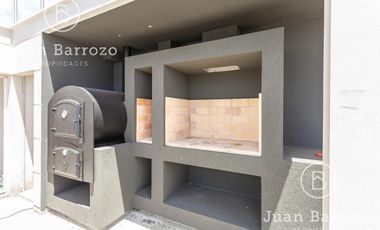 Penthouse de 4 ambientes en venta en Temperley. 2 cocheras, patio y piscina propia.