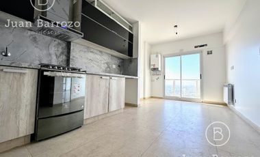 Penthouse de 4 ambientes en venta en Temperley. 2 cocheras, patio y piscina propia.