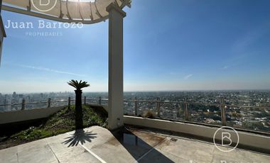 Penthouse de 4 ambientes en venta en Temperley. 2 cocheras, patio y piscina propia.