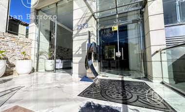 Penthouse de 4 ambientes en venta en Temperley. 2 cocheras, patio y piscina propia.