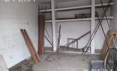 Venta de casa de 5 ambientes con patio y terraza en Bernal Oeste