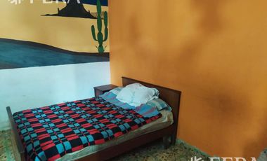 Venta de casa de 5 ambientes con patio y terraza en Bernal Oeste