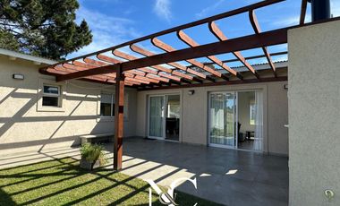 Casa en Venta en Costa Esmeralda 4 amb fondo libre