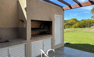 Casa en Venta en Costa Esmeralda 4 amb fondo libre