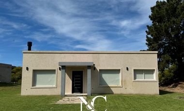 Casa en Venta en Costa Esmeralda 4 amb fondo libre