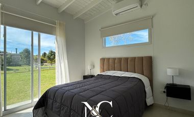 Casa en Venta en Costa Esmeralda 4 amb fondo libre