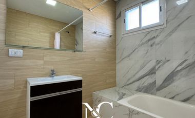 Casa en Venta en Costa Esmeralda 4 amb fondo libre