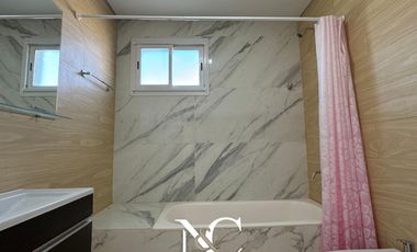 Casa en Venta en Costa Esmeralda 4 amb fondo libre