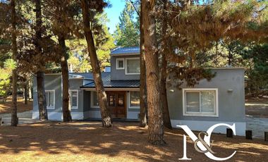 Casa en  venta en Costa Esmeralda con fondo libre