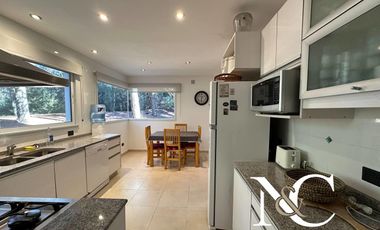 Casa en  venta en Costa Esmeralda con fondo libre