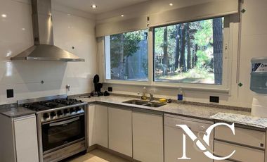 Casa en  venta en Costa Esmeralda con fondo libre