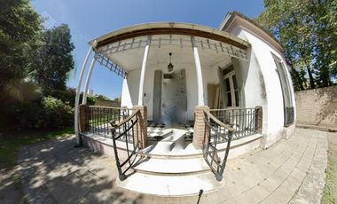 Muy buena casa de estilo con Excelente Lote!!!