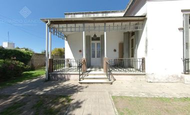 Muy buena casa de estilo con Excelente Lote!!!