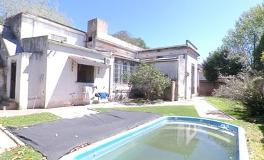 Muy buena casa de estilo con Excelente Lote!!!