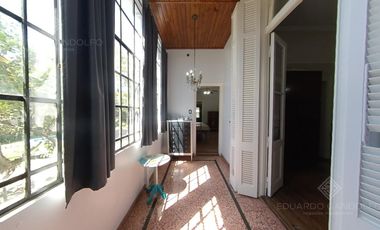 Muy buena casa de estilo con Excelente Lote!!!