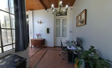 Muy buena casa de estilo con Excelente Lote!!!