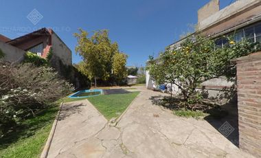 Muy buena casa de estilo con Excelente Lote!!!