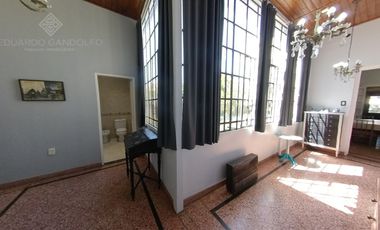 Muy buena casa de estilo con Excelente Lote!!!