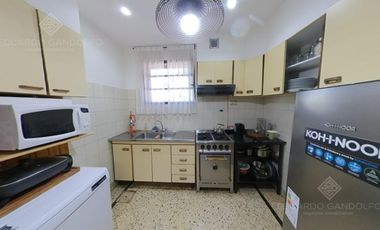 Muy buena casa de estilo con Excelente Lote!!!