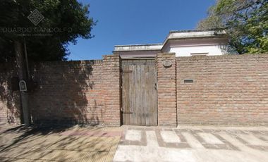 Muy buena casa de estilo con Excelente Lote!!!