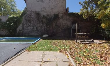 Muy buena casa de estilo con Excelente Lote!!!