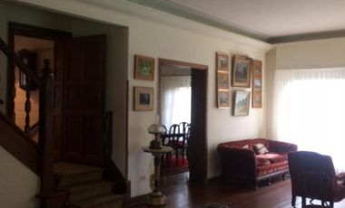 Casa a actualizar -  Excelente zona -OPORTUNIDAD