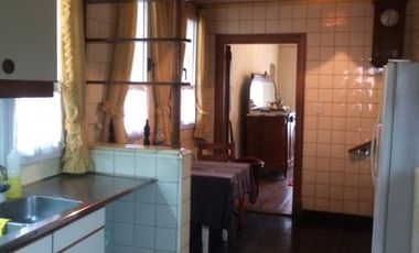 Casa a actualizar -  Excelente zona -OPORTUNIDAD