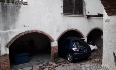 Casa a actualizar -  Excelente zona -OPORTUNIDAD